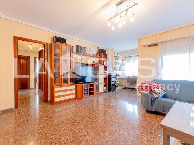 Piso en venta en Valencia, Tormos. OPORTUNIDAD EN LA ZONA! ESPECTACULAR PISO DE 3 HABITACIONES Y 2 BAÑOS. Pisos.