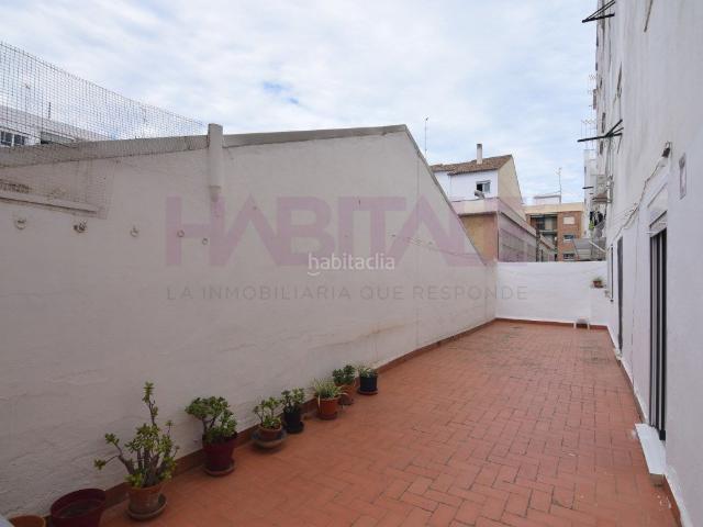 Piso en venta en Valencia, Torrefiel. Gran piso de 5 habitaciones con terraza y balcón en Torrefiel. Pisos.