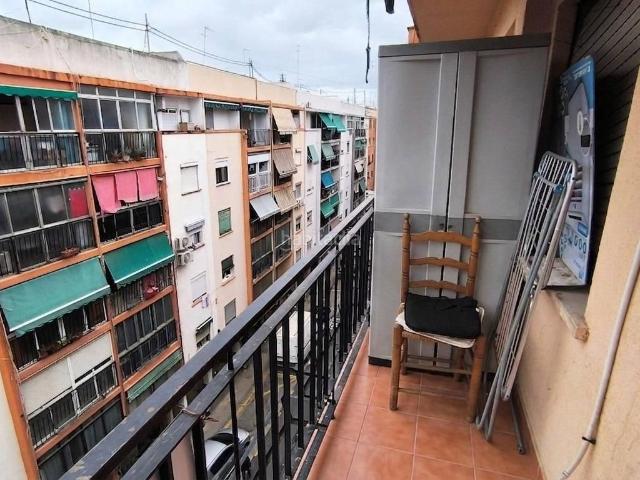 Piso en venta en Valencia, Torrefiel. PISO CON ASCENSOR PARA ENTRAR A VIVIR EN ORRIOLS. Pisos.