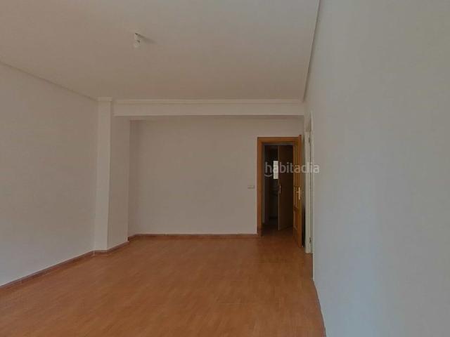 Piso en venta en Valencia, Torrefiel. Solvia Inmobiliaria Piso Valencia. Pisos.