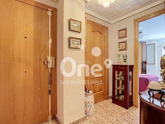 Piso en venta en Valencia, Tres Forques. One SAB Inmobiliaria presenta EN EXCLUSIVA esta amplia vivienda junto al Mercado de Castilla. Pisos.