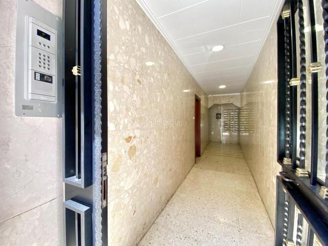 Piso en venta en Valencia, Trinitat. A un paso de todo. Pisos.