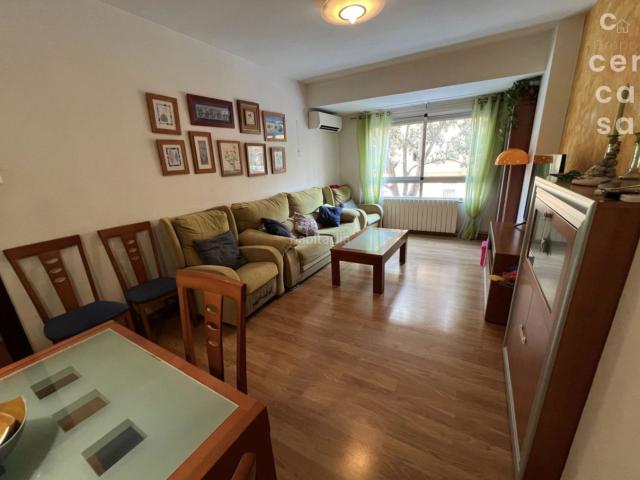 Piso en venta en Valencia, Trinitat. ¡Espacio, comodidad y una excelente ubicación en La Trinitat!. Pisos.
