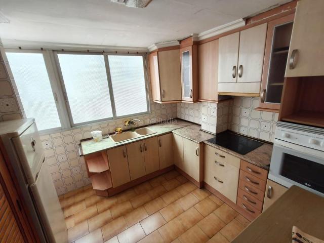 Piso en venta en Valencia, Trinitat. *Piso en Venta en el Corazón de la Ciudad*. Pisos.