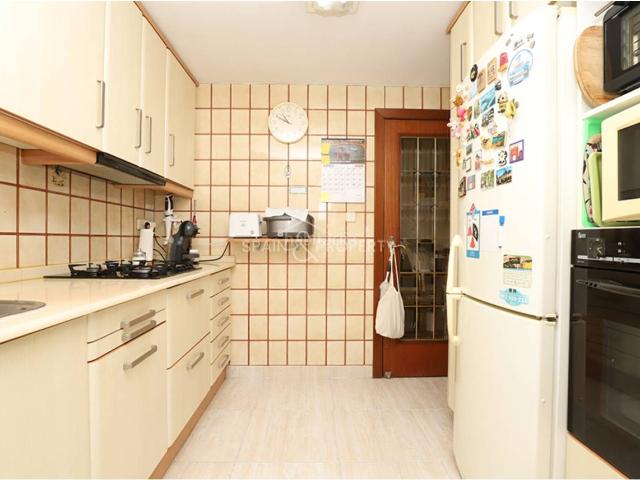 Piso en venta en Valencia, Vara de Quart. Luminoso piso a la venta en Patraix, Valencia. Pisos.