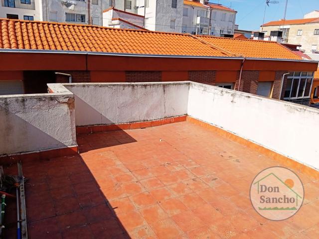 Piso en venta en Valladolid, Caño Argales. NO COBRAMOS HONORARIOS DE INTERMEDIACIÓN AL COMPRADOR!Piso con GRAN TERRAZA de 19 m en pleno centro de ValladolidSi buscas una viv. Pisos.