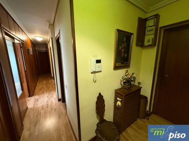 Piso en venta en Valladolid, Centro. Oportunidad Vivienda en Pleno centro de la ciudad en la Plaza de Santa Cruz, cuatro dormitorios, dos baños. Pisos.
