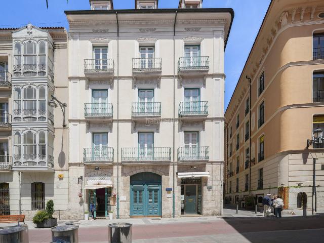 Piso en venta en Valladolid, Centro. Les presento un exclusivo piso con calidades de lujo en la Plaza de Santa Ana, a pocos pasos de la Plaza de Poniente y de la Plaza. Pisos.