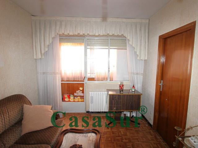 Piso en venta en Valladolid, Delicias. ¡Oportunidad Única! Estupendo piso con ascensor y trastero, situado en una de las mejores zonas de Las Delicias. Pisos.