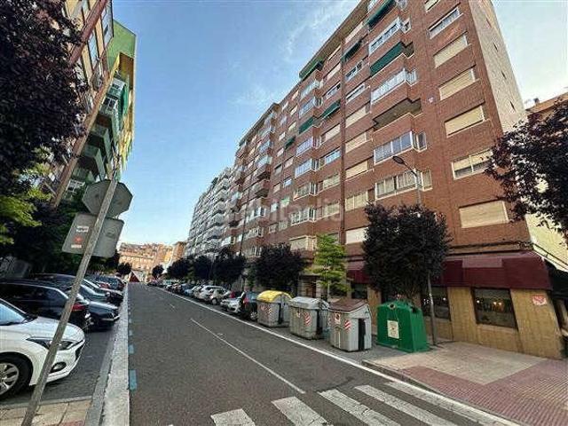 Piso en venta en Valladolid, La Farola. Pisos.