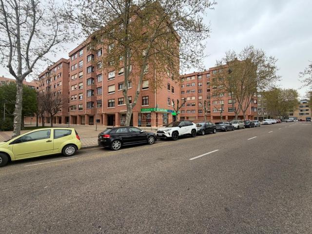 Piso en venta en Valladolid, La Victoria Puente Jardín. Panaderos Valladolid, vivienda en venta en Puente Jardín con contrato de alquiler hasta Noviembre del 2026. Pisos.