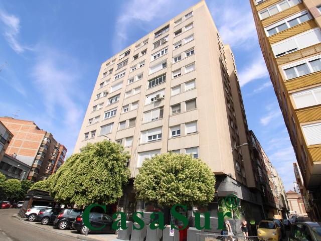 Piso en venta en Valladolid, San Martín. ¡Estupendo piso con ascensor, muy bien situado junto a la Iglesia de la Antigua y de la Catedral de Valladolid!. Pisos.