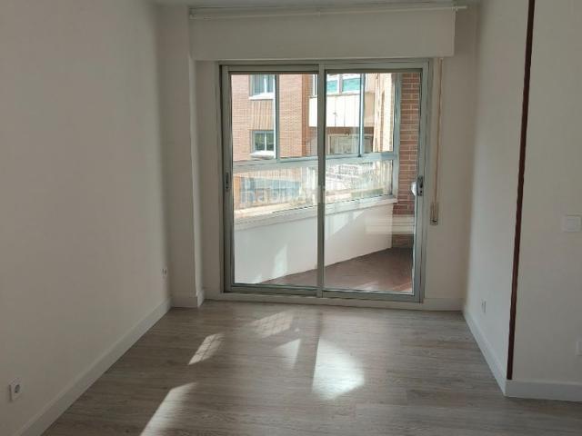 Piso en venta en Valladolid, Parquesol. Piso en urbanización ajardinada con piscina. Pisos.