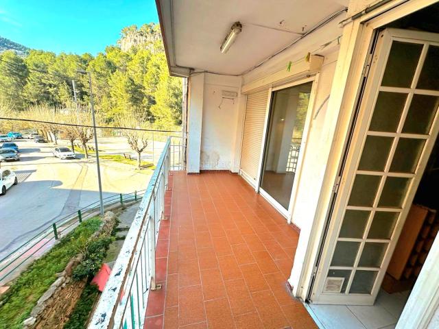 Piso en venta en Vallirana. Piso con terraza en Vallirana zona Casetes Muntaner. Pisos.