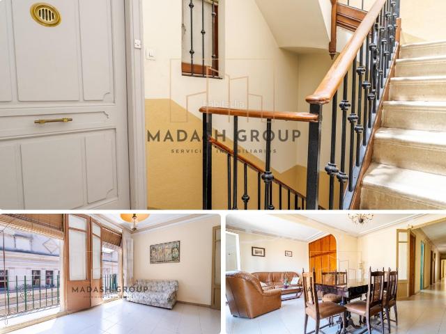 Piso en venta en Valls. Gran piso de 125 m2 en pleno centro de Valls con 4 habitaciones y dos amplios salones. Pisos.
