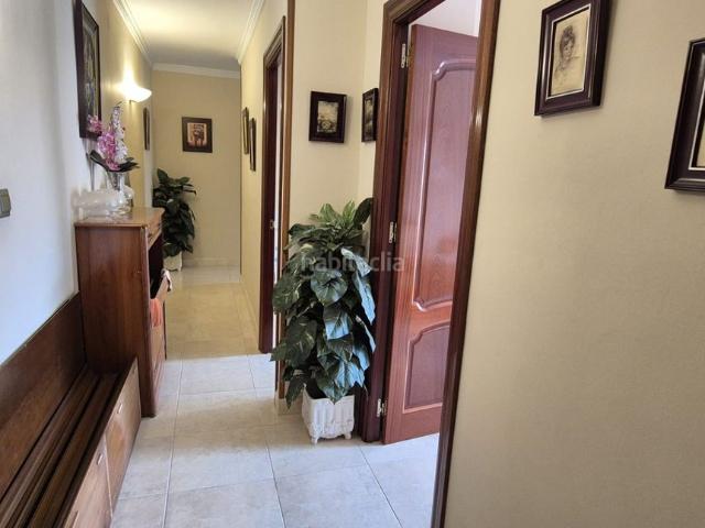 Piso en venta en Vélez Málaga, Camino Viejo de Málaga. Amplio piso de 3 dormitorios con terraza en una de las mejores zonas de Vélez Málaga. Pisos Vélez.