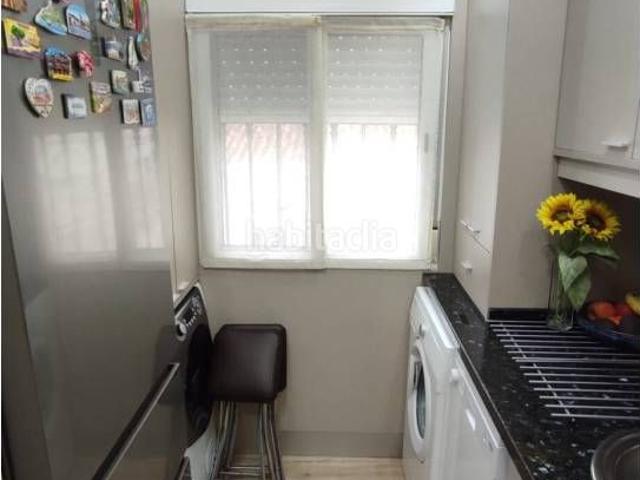 Piso en venta en Vélez Málaga, Capuchinos Los Olivos. Vivienda con gran potencial en Avenida Vivar Téllez, VélezMálaga. Pisos Vélez.