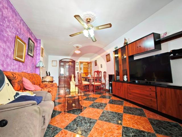 Piso en venta en Vélez Málaga, Centro Ciudad El Carmen. IMF Gestión de Inmuebles vende Amplio piso en el centro de Vélez Málaga con gran patio y excelente ubicación. Pisos Vélez.