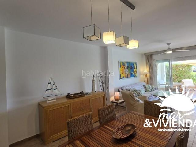 Piso en venta en Vera, El Playazo. Espectacular apartamento en primera línea de playa en Vera Playa con jardín privado, vistas al mar y acceso directo a la playa. Pisos.