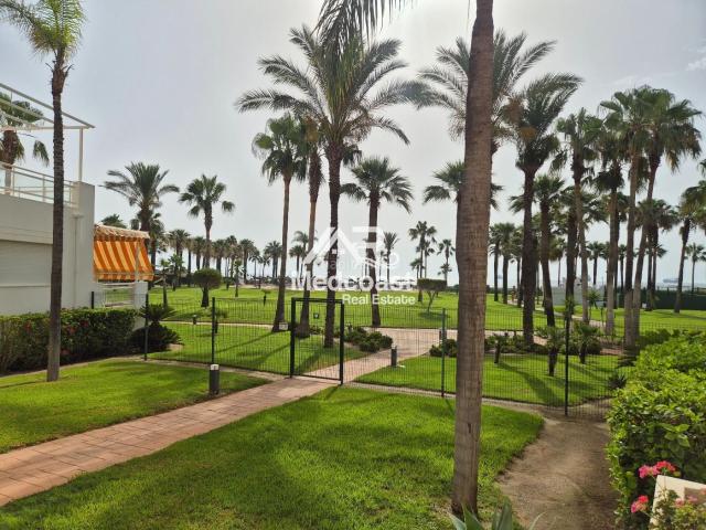 Piso en venta en Vera, Vera Ciudad. Amplio apartamento en primerísima línea de playa. Pisos.