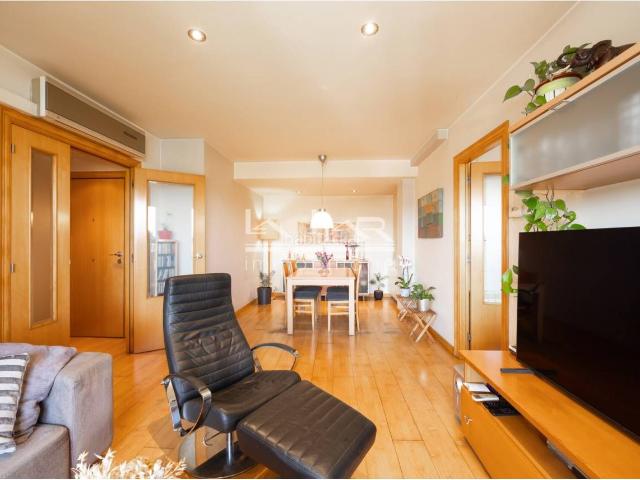 Piso en venta en Vic, Caputxins Ambulatori. EXCLUSIVO VIVIENDA EN VENTA EN LA CALLE TORELLÓ. Pisos.