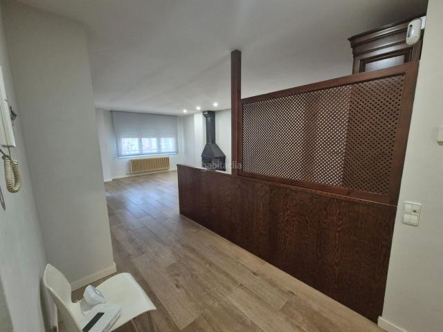 Piso en venta en Vic, Caputxins Ambulatori. pis mes altell tipo estudi d'uns 30m2. Pisos.