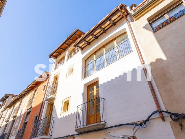 Piso en venta en Vic, Nord. Pis nova promoció en zona privilegiada de la ciutat. Pisos.