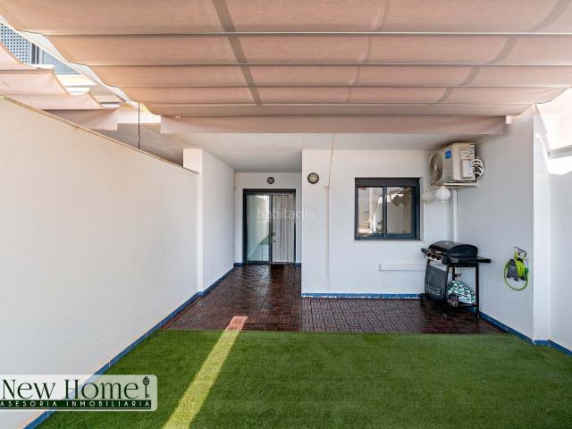 Piso en venta en Vícar, La Envía. Apartamento completamente reformado con terraza, vistas al mar, garaje y piscina. Pisos.