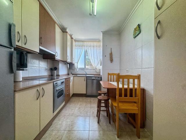 Piso en venta en Vigo, Coia. Luz, confort y vistas al mar a un paso de todo. Pisos.