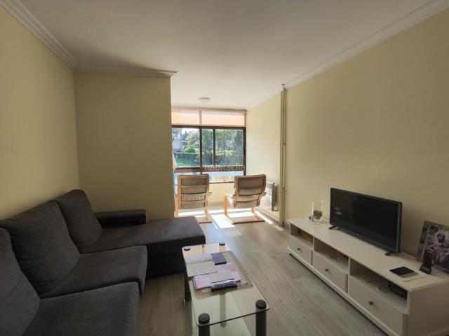 Piso en venta en Vigo, Camelias Pi y Margall. Piso reformado con garaje y trastero en urbanización con piscina. Pisos.