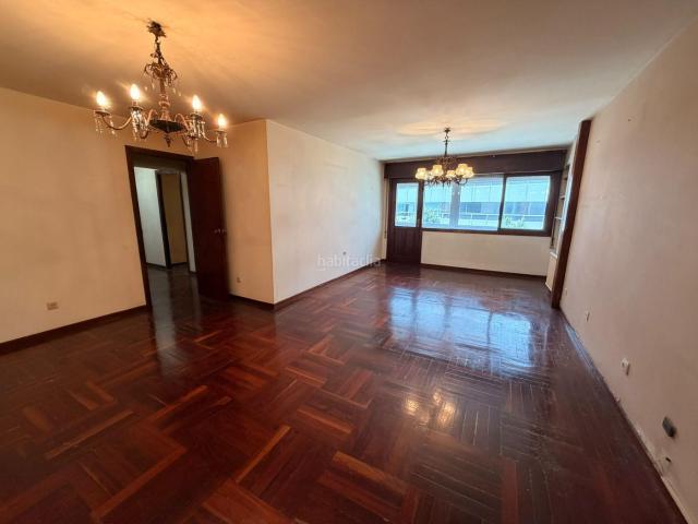 Piso en venta en Vigo, Camelias Pi y Margall. Sobre Av Camelias cerca de parque O Castro. Pisos.