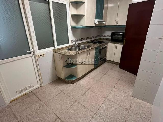 Piso en venta en Vigo, As Travesas Balaidos. PISO DE 106 m PARA REFORMAR EN UNA DE LAS MEJORES ZONAS DE VIGO AVENIDA DE BALAíDOSBuscas una vivienda amplia para reformar a tu. Pisos.