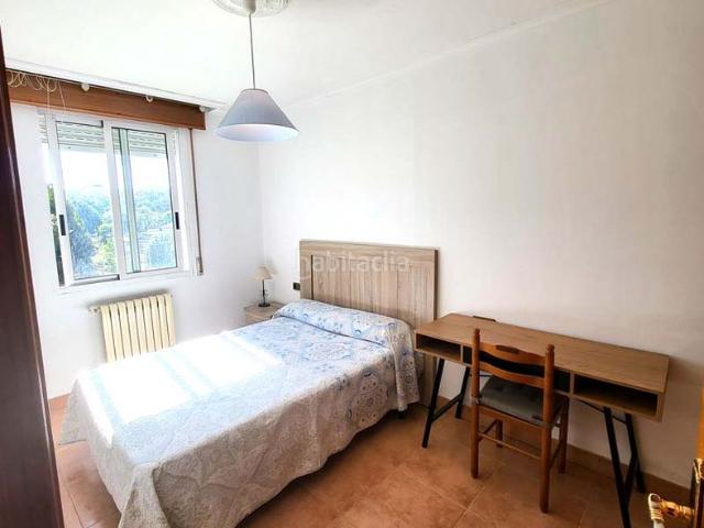 Piso en venta en Vigo, As Travesas Balaidos. Piso exterior, balcón, calefacción y amueblado. Pisos.
