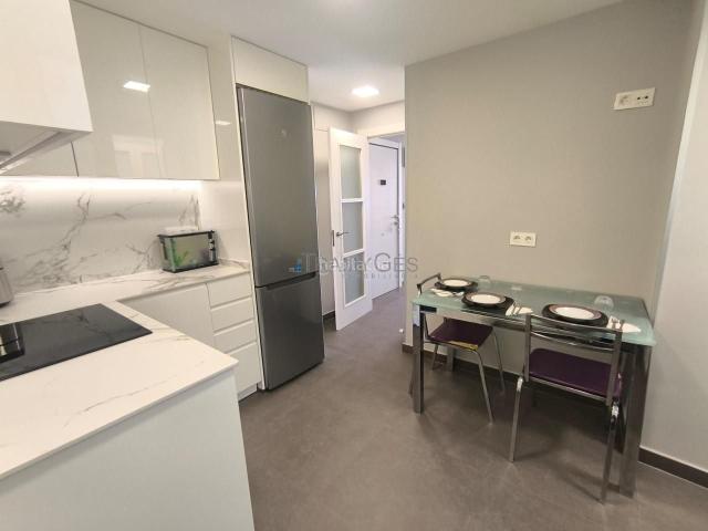 Piso en venta en Vigo, Berbés Peritos. Pisos.