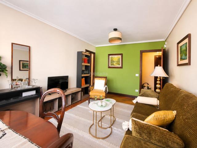Piso en venta en Vigo, Fátima. Centrico, reformado y amueblado. Pisos.
