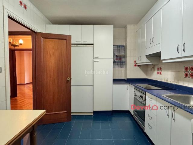 Piso en venta en Vigo, Plaza España Corte Inglés. Piso con Enorme Potencial en las inmediaciones de Vialia. Pisos.
