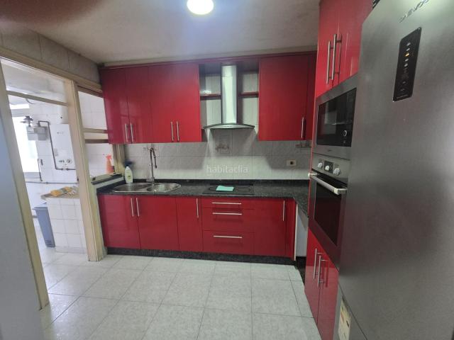 Piso en venta en Vigo, Travesía de Vigo San Xoán. Amplio piso a poco metros del pleno centro de la ciudad con garage y trastero. Pisos.