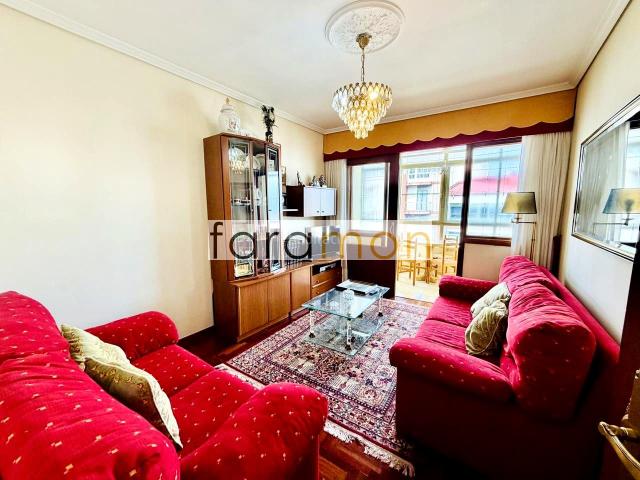 Piso en venta en Vigo, Travesía de Vigo San Xoán. Amplio y luminoso piso de 3 dormitorios con plaza de garaje y trastero. Pisos.