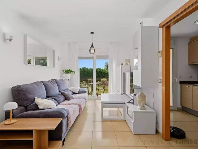 Piso en venta en Vilobi d´Onyar, de 54 m² 2 habitaciones por 226.500