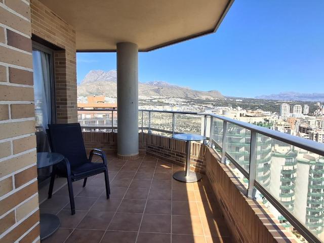 Piso en venta en Vila Joiosa la, Las Azaleas Alkadir. Apartamento moderno en la planta 11 a pocos minutos a pie de la playa, con dos dormitorios, dos baños y una cocina totalmente equi. Pisos Vila.