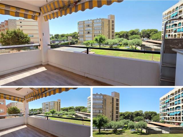Piso en venta en Vila seca, La Pineda Costa Dorada. Gran piso familiar en La Pineda con terraza privada, 3 dormitorios dobles, 1 despacho y finca con 3 ascensores. Pisos.