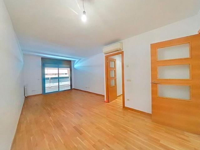 Piso en venta en Viladecans, de 115 m² 3 habitaciones por 341.000