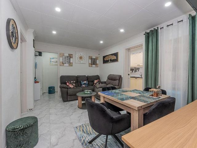 Piso en venta en Viladecans, de 60 m² 3 habitaciones por 215.000