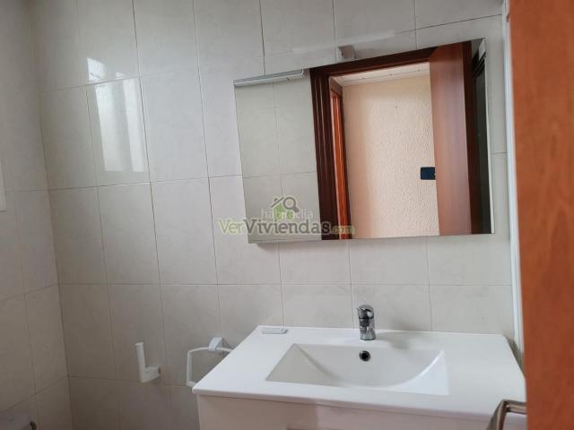 Piso en venta en Viladecans, Torrent Ballester. Bonito piso para inversión. Pisos.