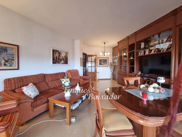 Piso en venta en Viladecans, Torrent Ballester. ¡FINQUES BAIXADOR PRESENTA ESTE PISO DE 3 HABS. Y 2 BAÑOS CON PARKING Y TRASTERO!. Pisos.