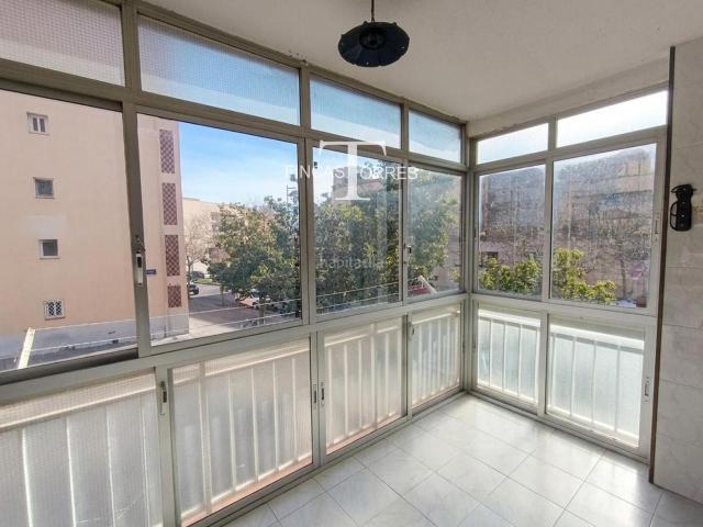 Piso en venta en Viladecans, Torrent Ballester. LUMINOSO PISO DE 80 M2 CON BALCON CERCA DE GAVA. Pisos.