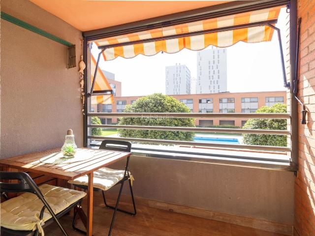 Piso en venta en Viladecans, Vilamarina. EN ZONA GABRIELISTAS. PISO de 3 DORMITORIOS, ZONA COMUNITARIA CON PISCINA y PLAZA DE PARKING EN LA MISMA FINCA. Pisos.