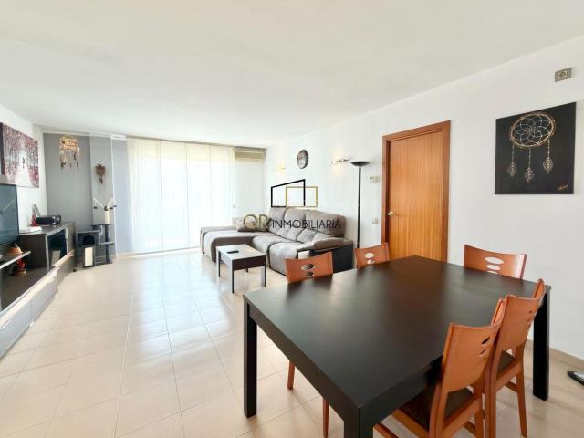 Piso en venta en Vilafranca del Penedès, La Girada. Luminoso piso de 4 habitaciones con terraza y parking en La Girada de Vilafranca del Penedès. Pisos Vilafranca del.
