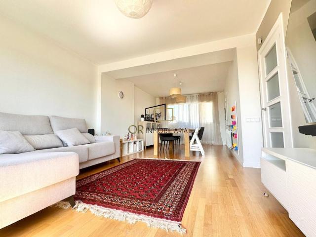 Piso en venta en Vilafranca del Penedès, Polígon Industrial Domenys. Ático dúplex de 4 habitaciones con terraza y balcón. Pisos Vilafranca del.