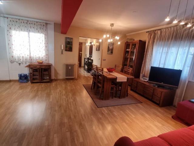 Piso en venta en Vilagarcía de Arousa, Vilagarcía. PISO CÉNTRICO EN CUARTA PLANTA Y CON ASCENSOR. Pisos Vilagarcía de.